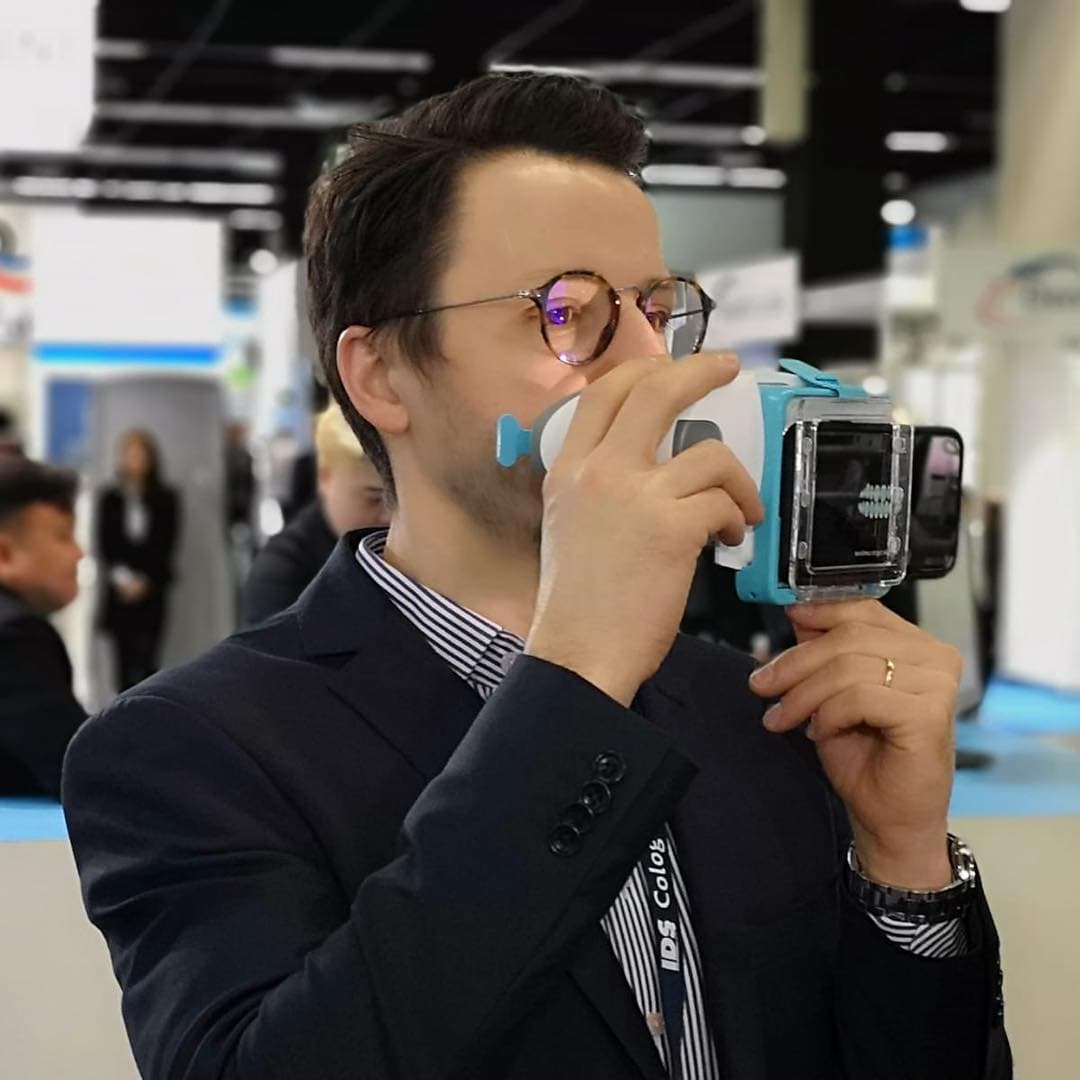 Endodoncia en Madrid — Dr. Carlos Romero, 40+ Años de Experiencia