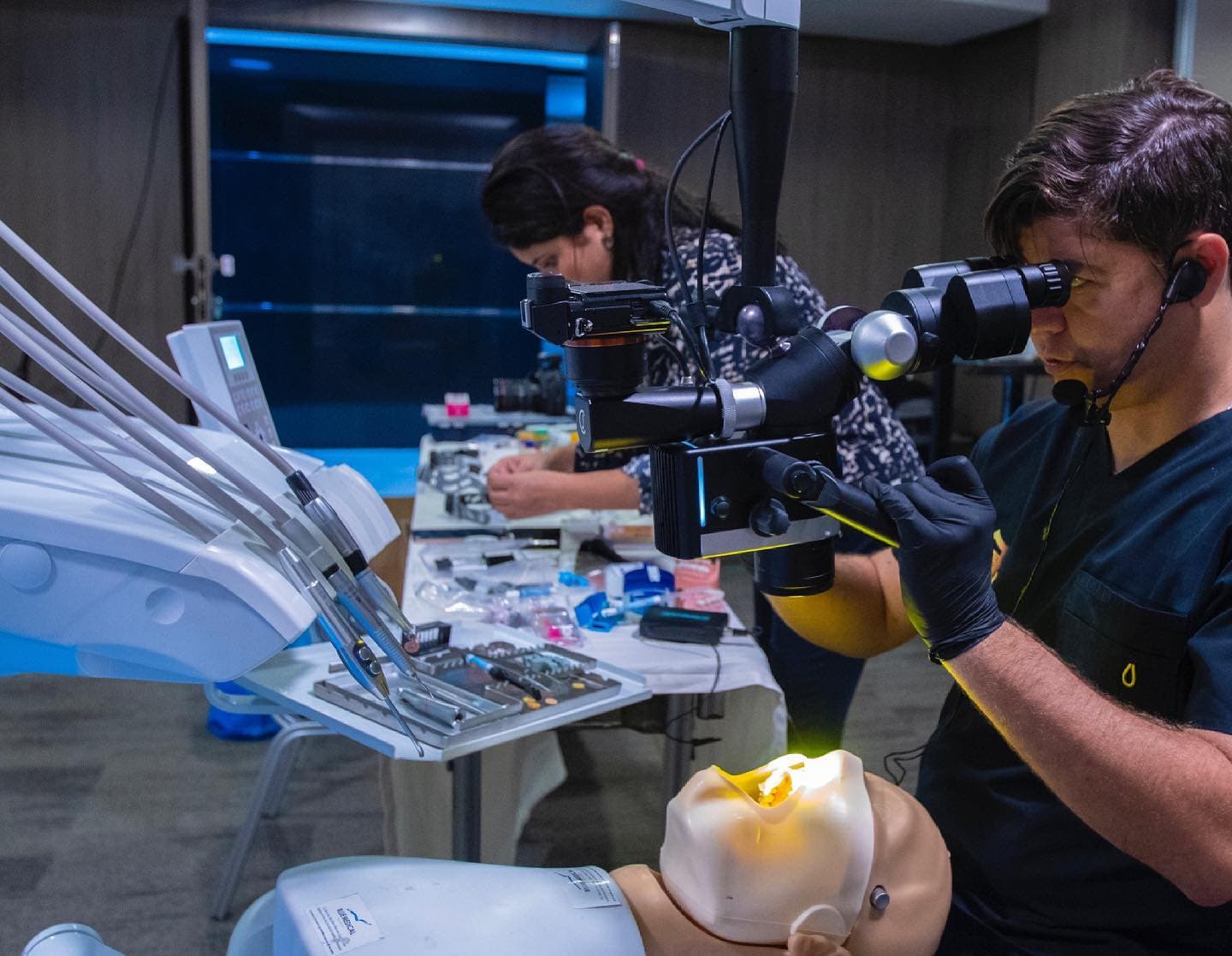 Detalle clínico para valorar dolor dental antes de una endodoncia