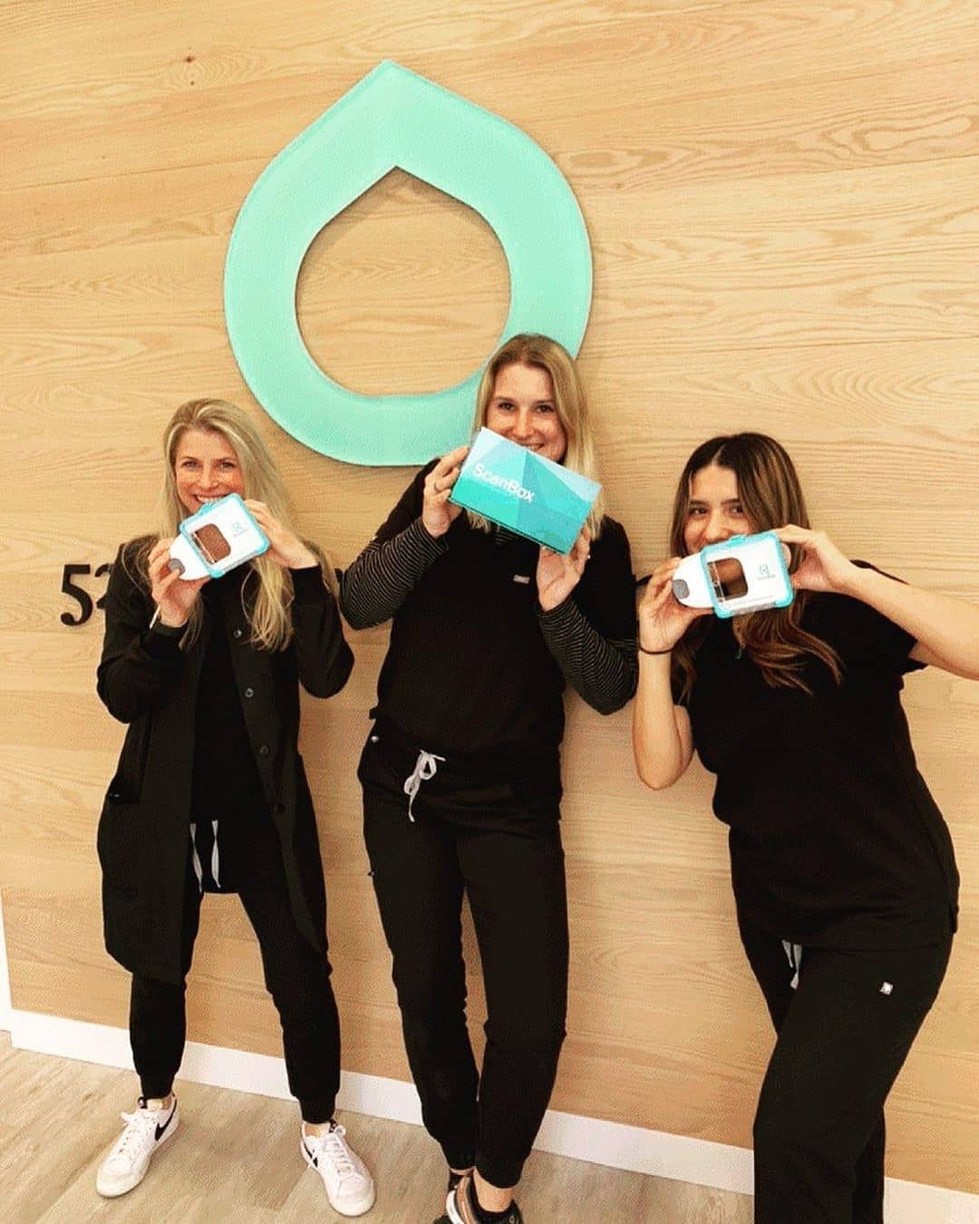 FAQ blanqueamiento dental — Clínica Doctores Romero Madrid