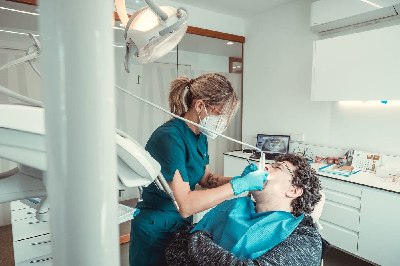 Consulta dental para seguimiento de bruxismo en Clínica Doctores Romero