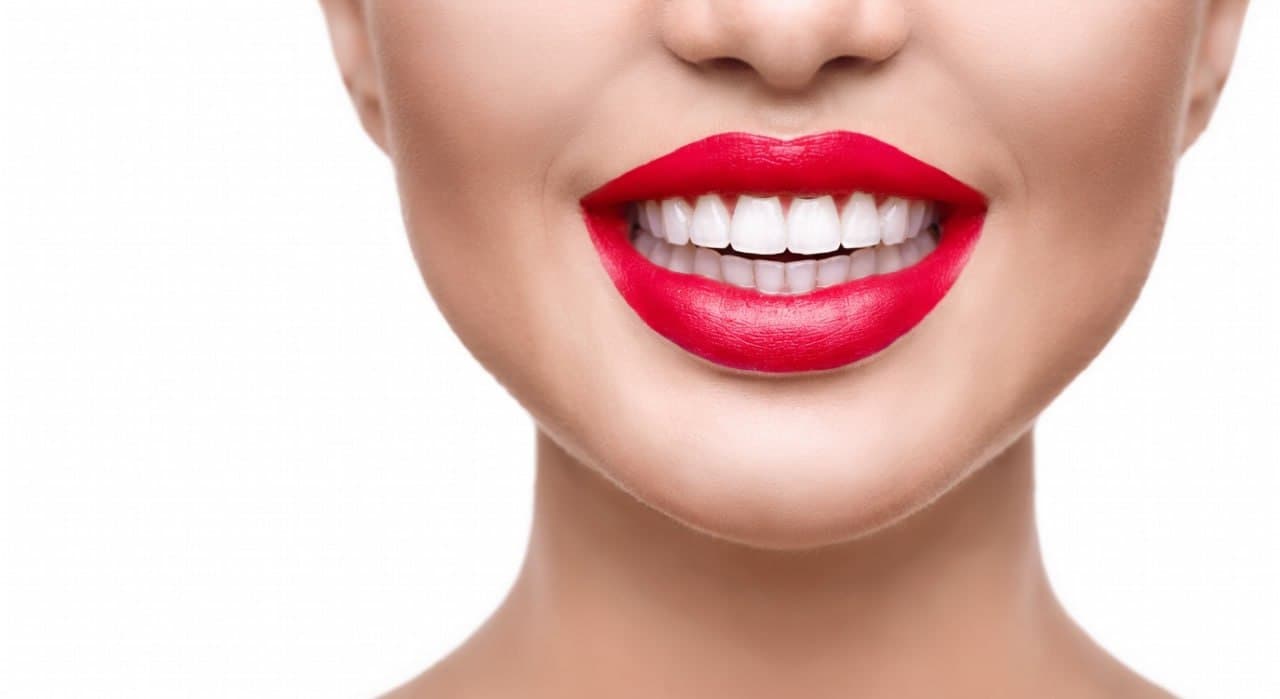 Sonrisa rehabilitada y natural tras recuperar piezas dentales